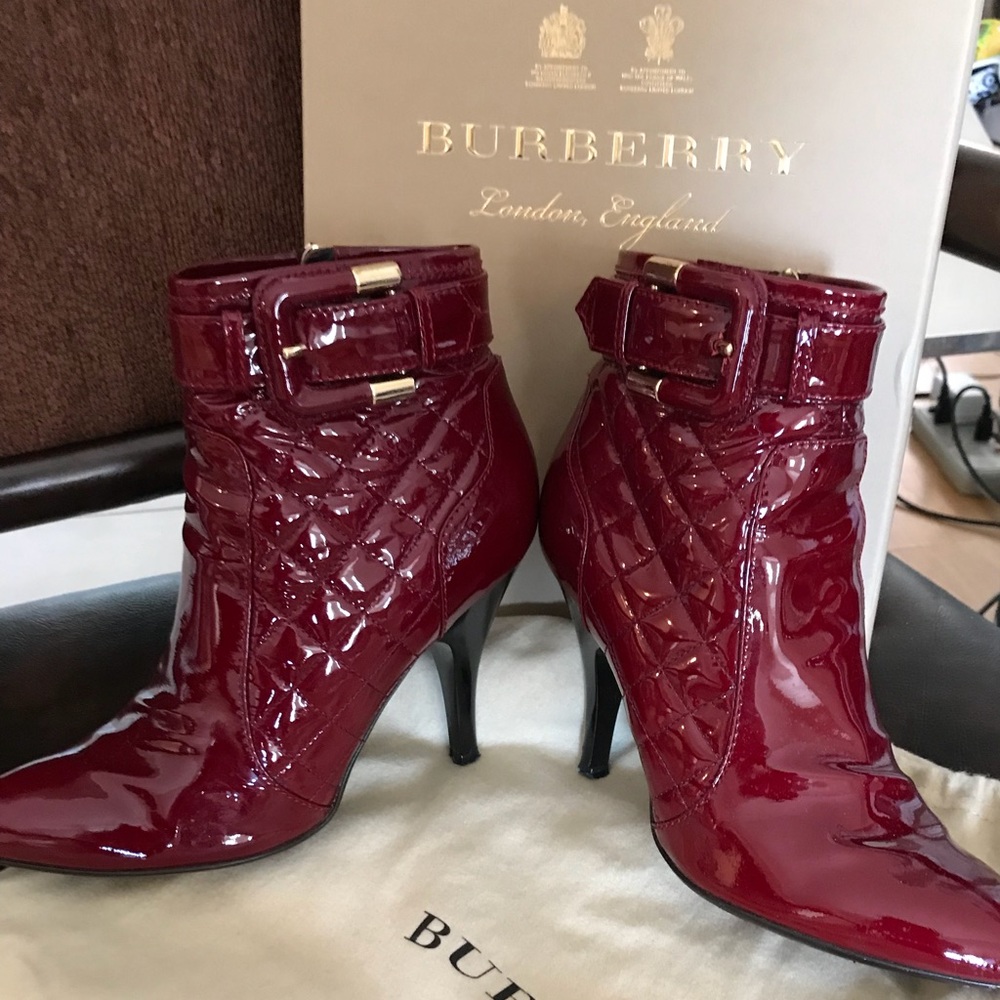 Burberry burgundy patent quilted  boots